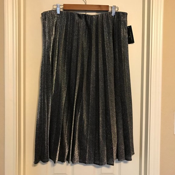 Metallic Pleated Skirt - Picture 2 of 13